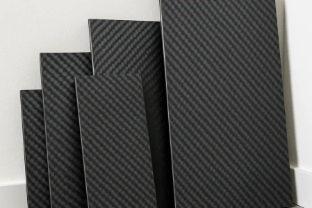 W jakich systemach wykończeniowych najlepiej sprawdzają się lekkie płyty węglowe?